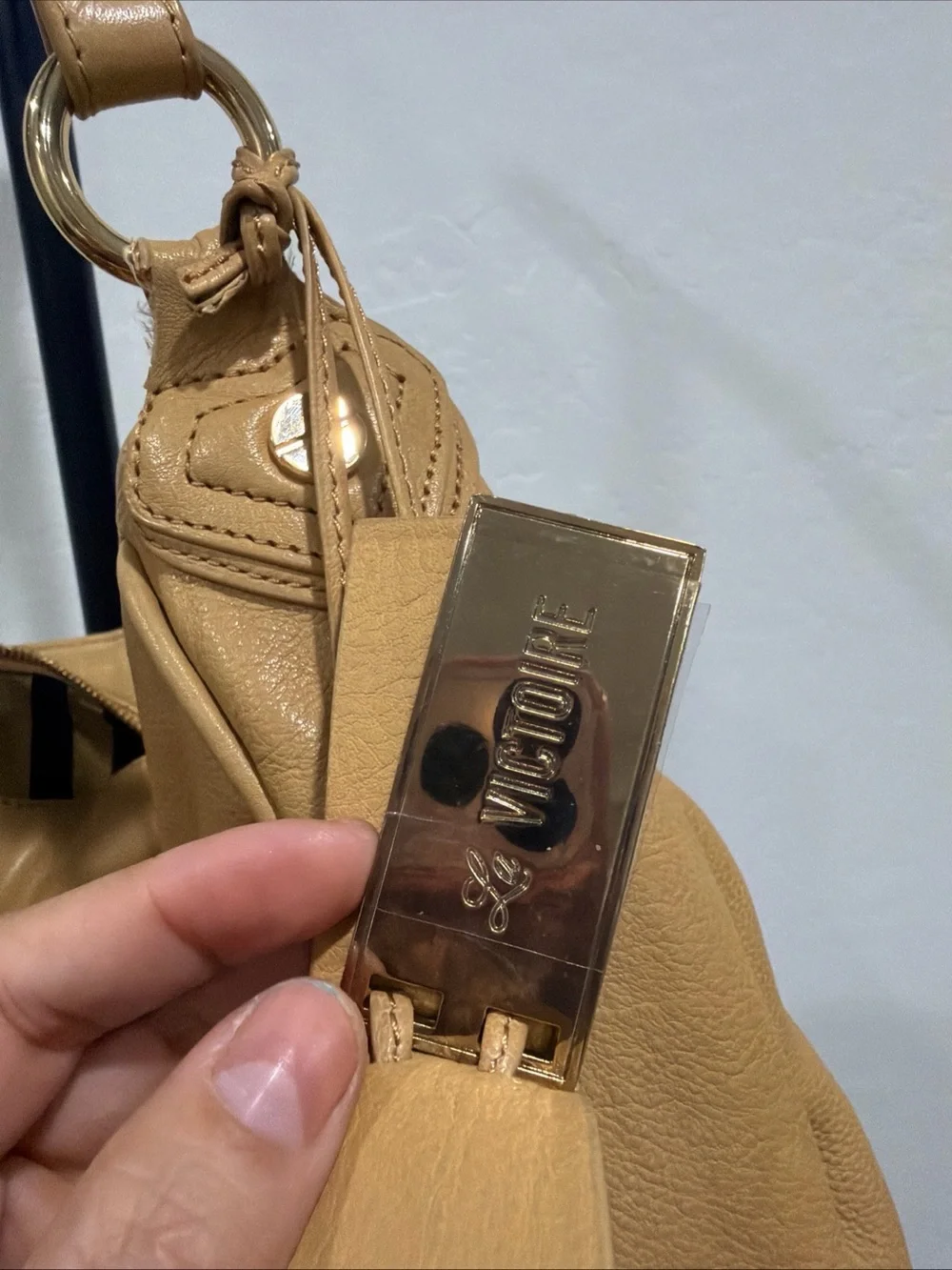 LA VICTOIRE LEATHER SHOULDER BAG BeigeTUMBLED PURSE SUPER SOFT